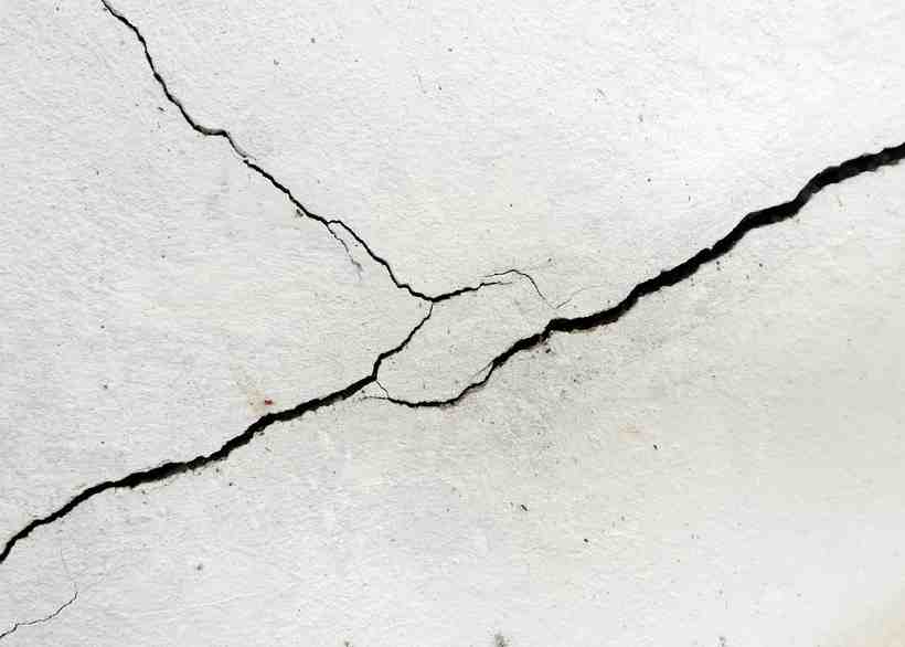 Photo de fissures sur un mur de façade